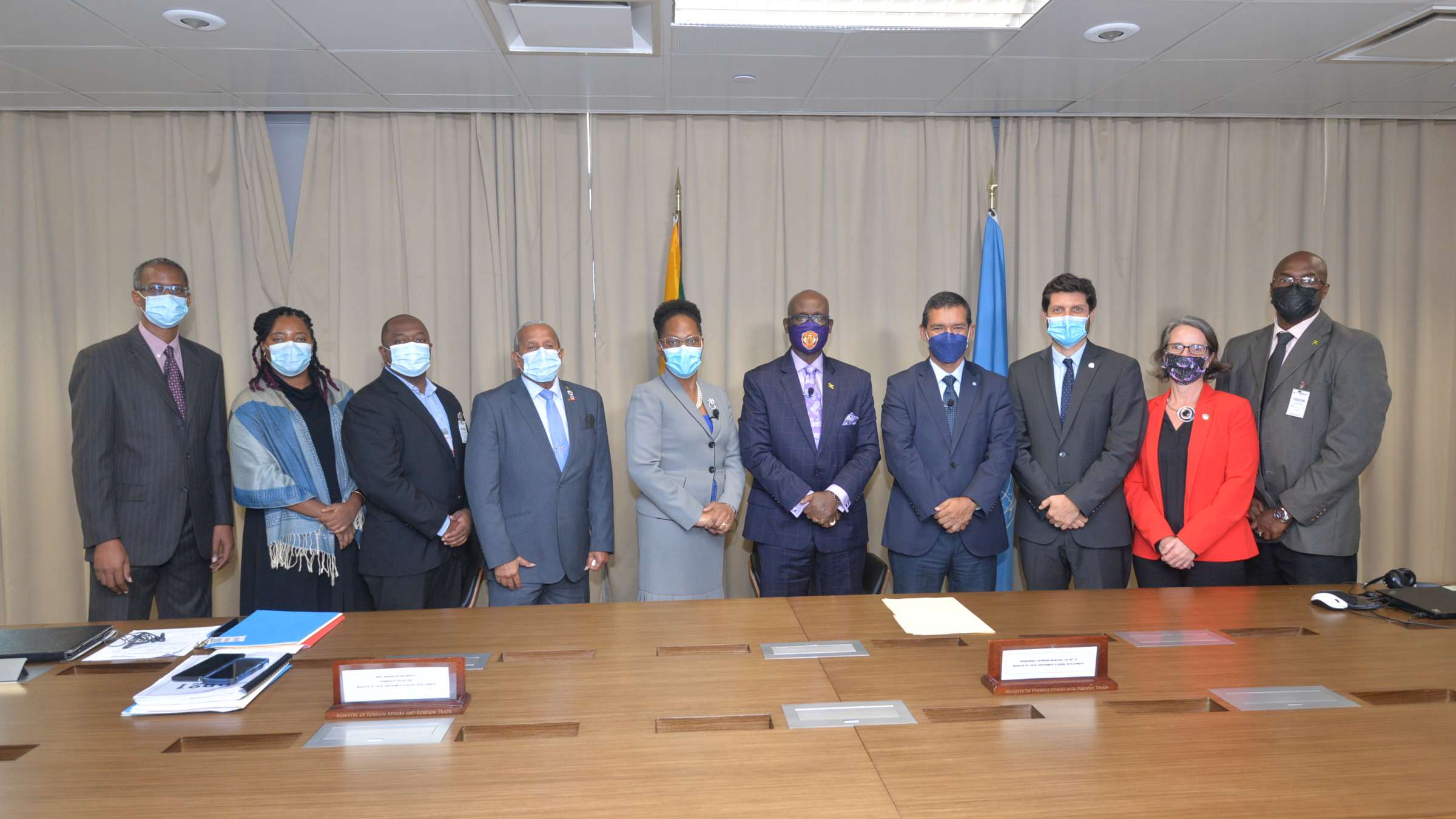 This image shows a group photo taken at the Americas Regional Platform meeting.